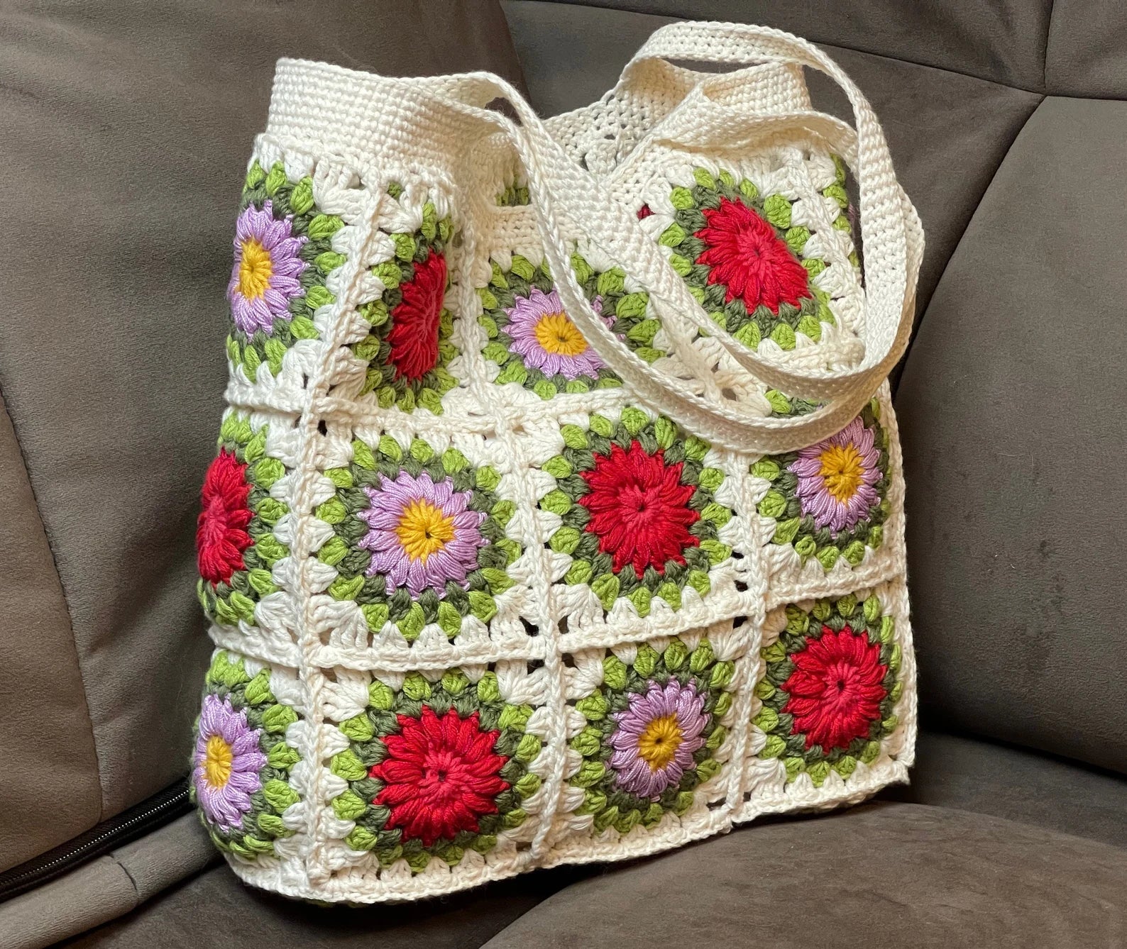 Rose/Violet Granny Square Tote Bag Crochet Pattern